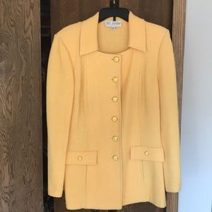 St. John blazer, beautiful slimming fit